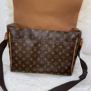 Louis Vuitton Vintage Monogram Abbesses Messenger Bag